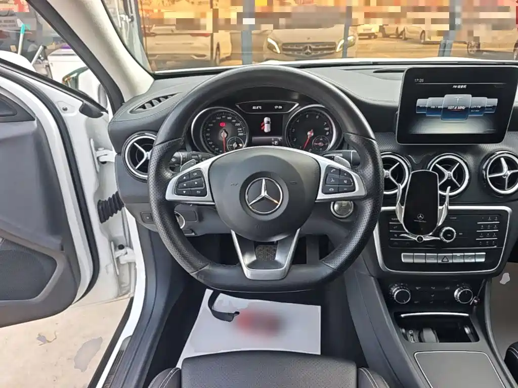 Mercedes-Benz GLA — фото 11