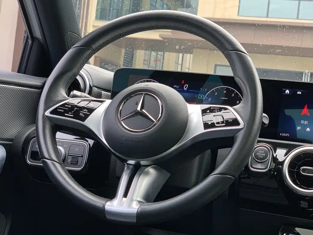 Mercedes-Benz A-Class — фото 18