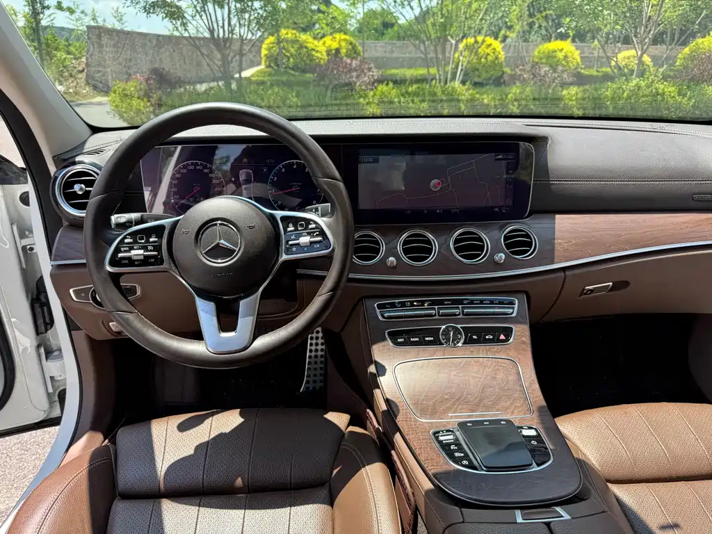 Mercedes-Benz E-Class — фото 13