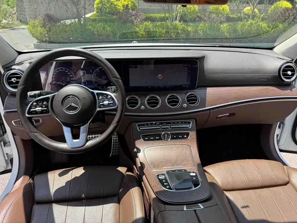 Mercedes-Benz E-Class — фото 15