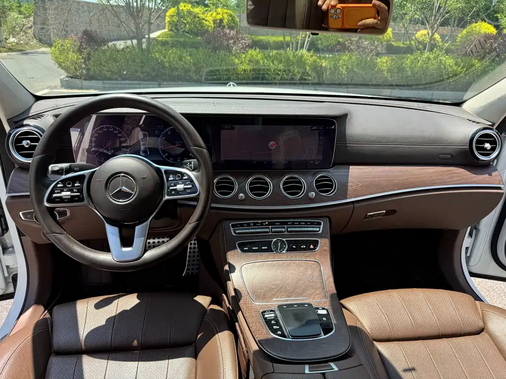 Mercedes-Benz E-Class — фото 19