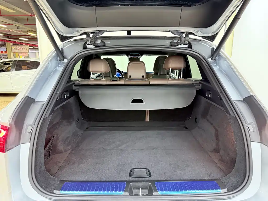 Mercedes-Benz EQE SUV — фото 11