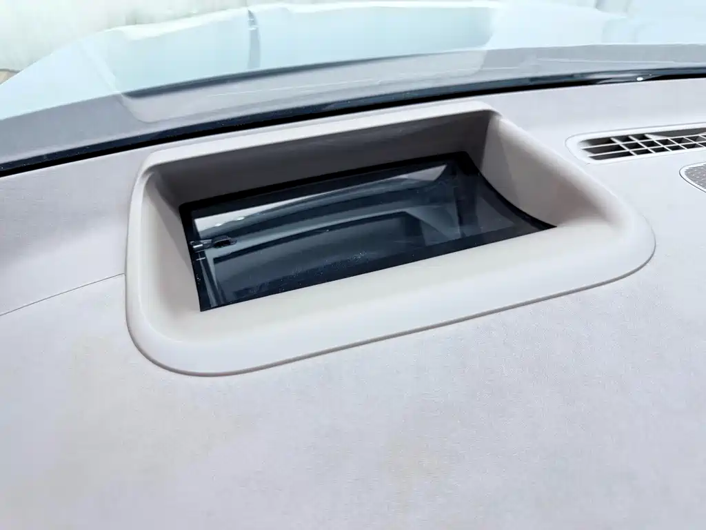 Mercedes-Benz EQE SUV — фото 15
