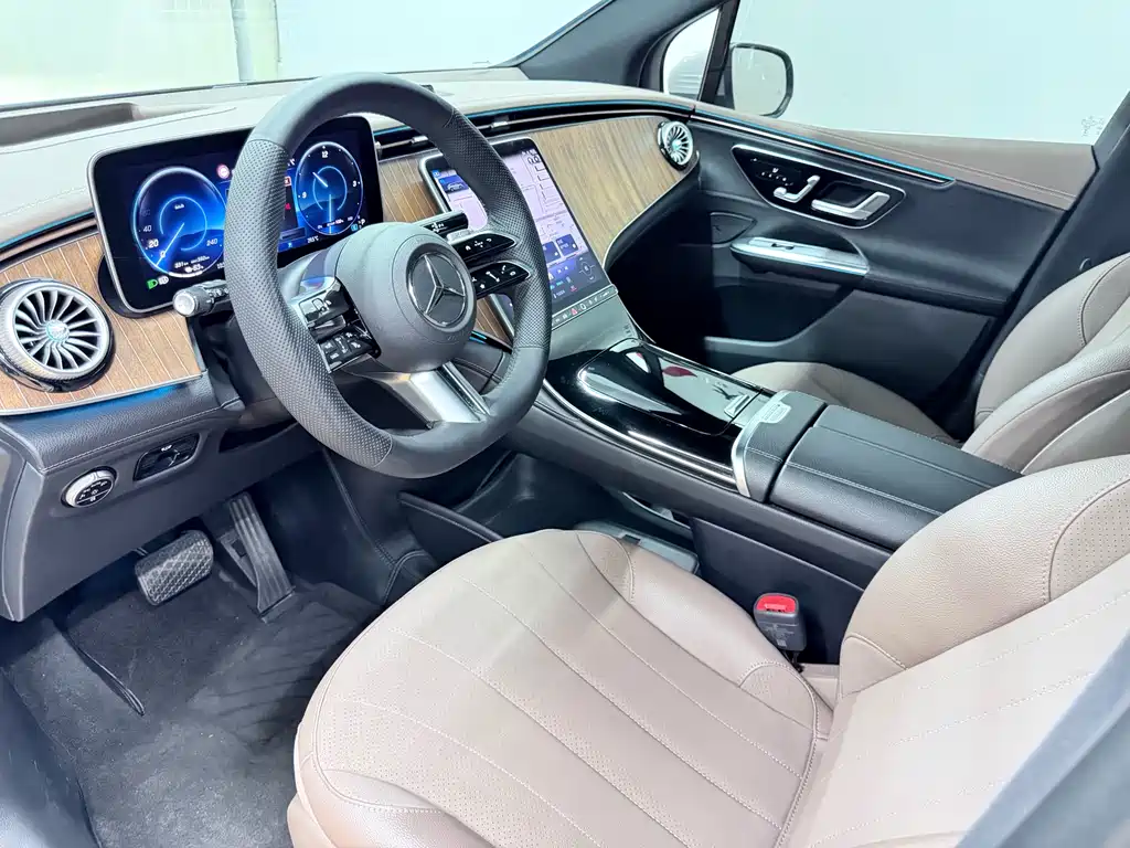 Mercedes-Benz EQE SUV — фото 18