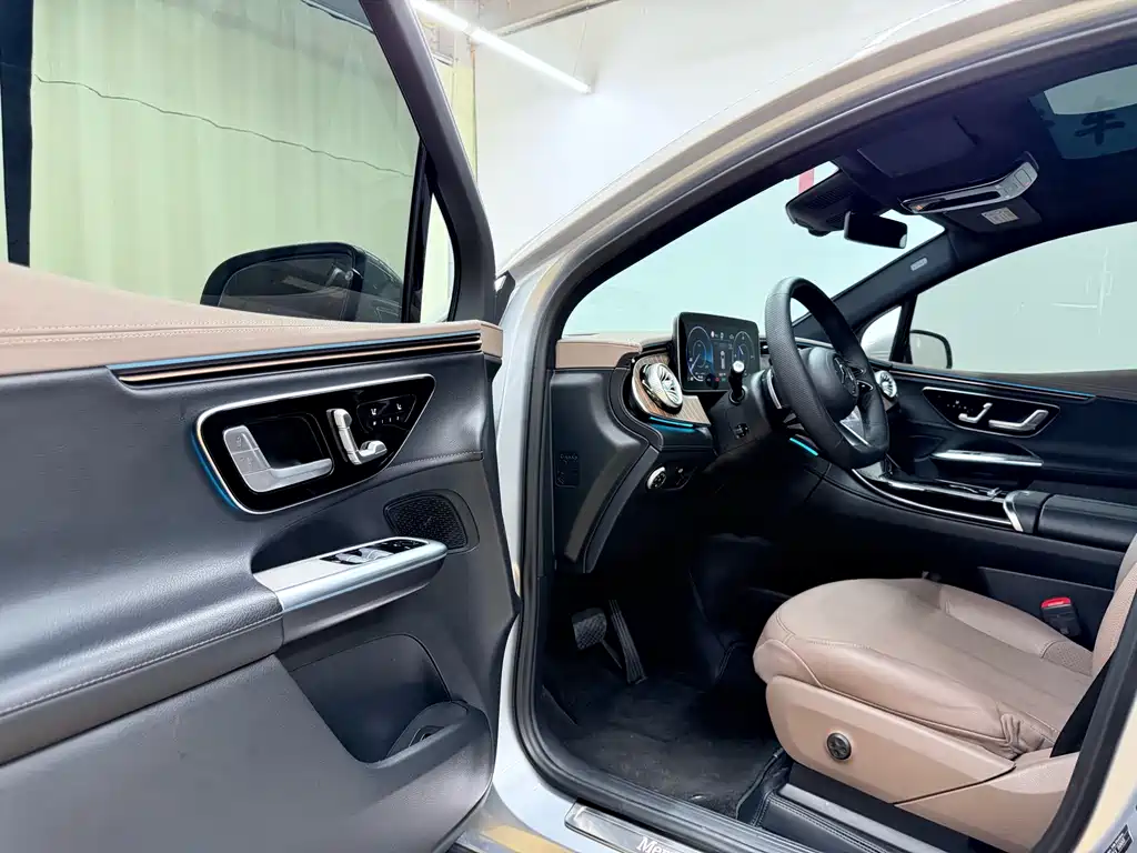 Mercedes-Benz EQE SUV — фото 22