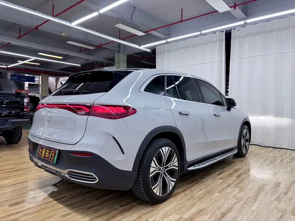 Mercedes-Benz EQE SUV — фото 7