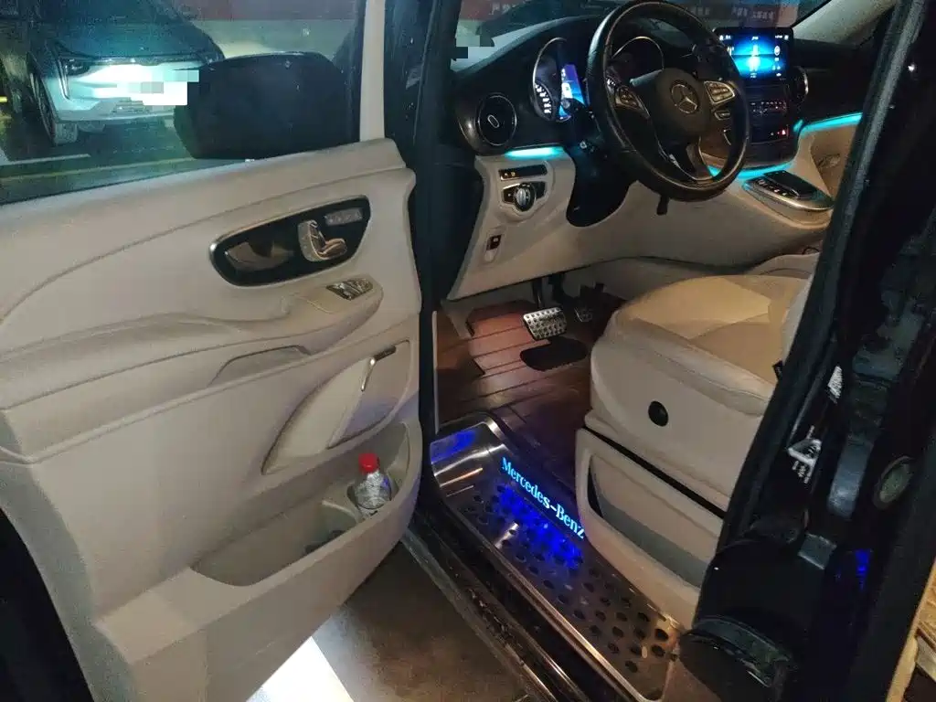 Mercedes-Benz V-Class — фото 14