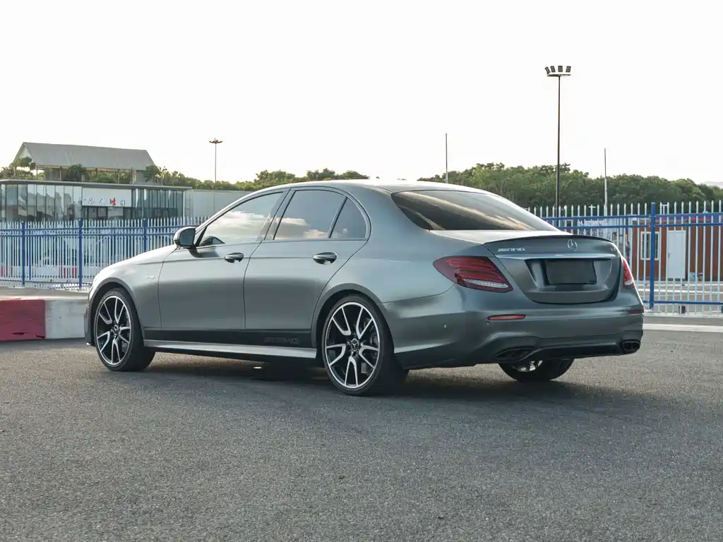 Mercedes-Benz E-Class AMG — фото 8