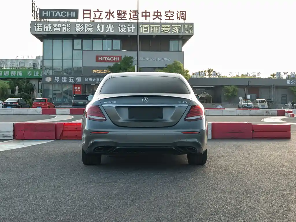 Mercedes-Benz E-Class AMG — фото 9