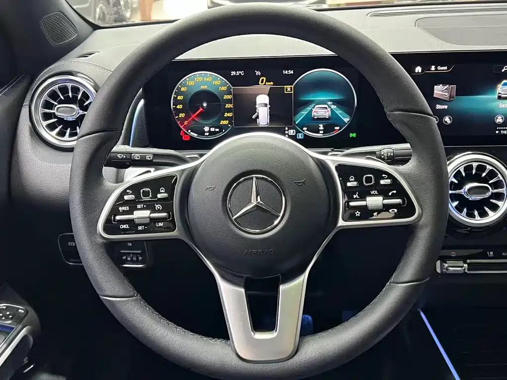 Mercedes-Benz GLB — фото 10