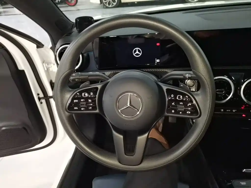 Mercedes-Benz A-Class — фото 11