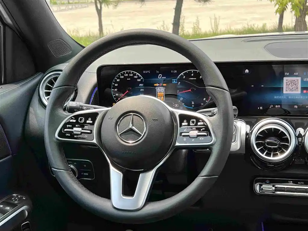 Mercedes-Benz GLB — фото 17