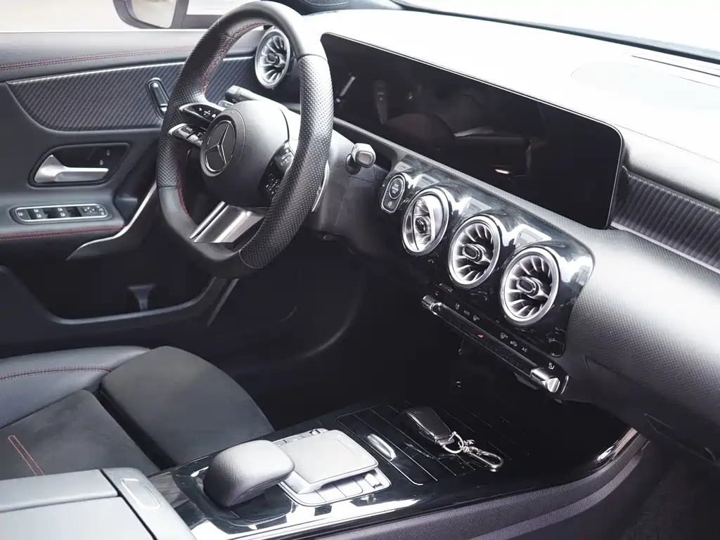 Mercedes-Benz A-Class — фото 11
