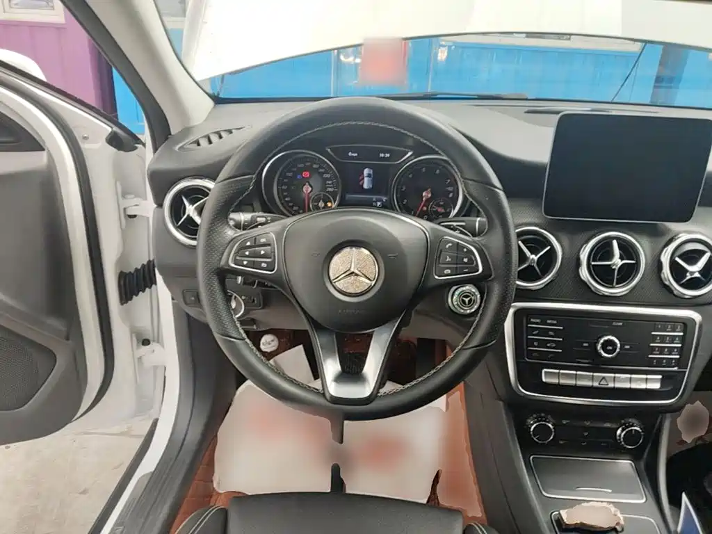 Mercedes-Benz GLA — фото 11