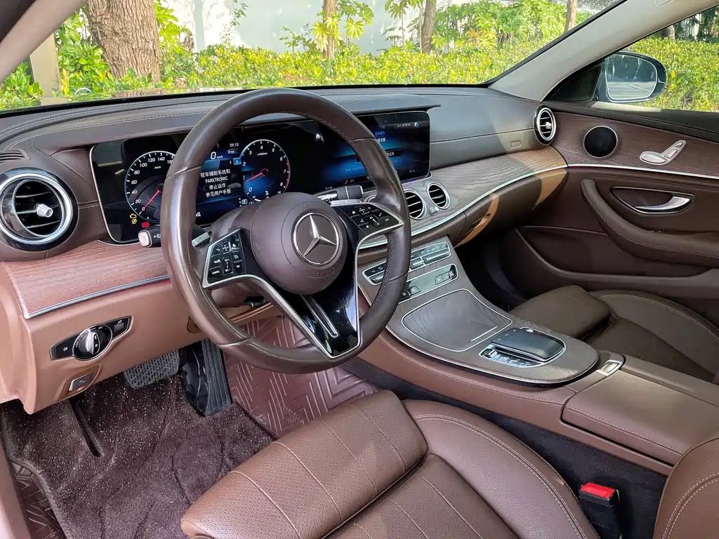 Mercedes-Benz E-Class — фото 14