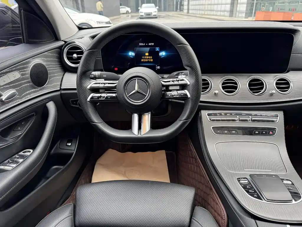 Mercedes-Benz E-Class — фото 11