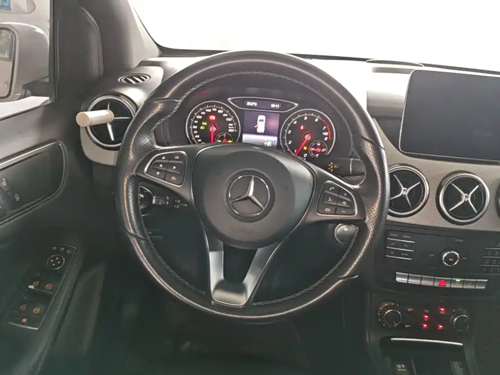 Mercedes-Benz B-Class — фото 11