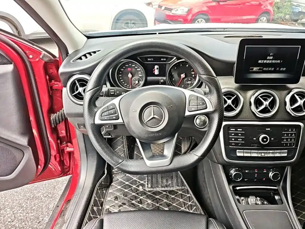 Mercedes-Benz GLA — фото 11