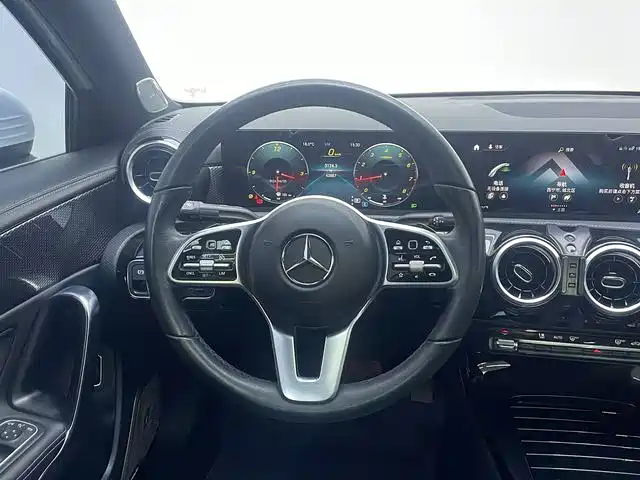 Mercedes-Benz A-Class — фото 11