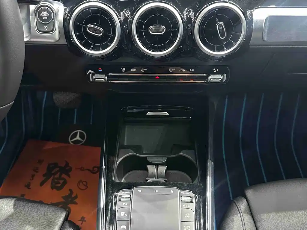 Mercedes-Benz GLB — фото 13