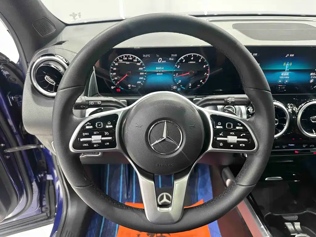 Mercedes-Benz GLB — фото 10