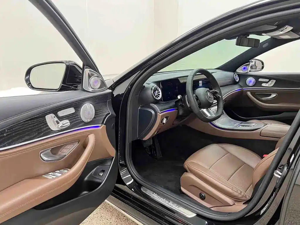 Mercedes-Benz E-Class — фото 10