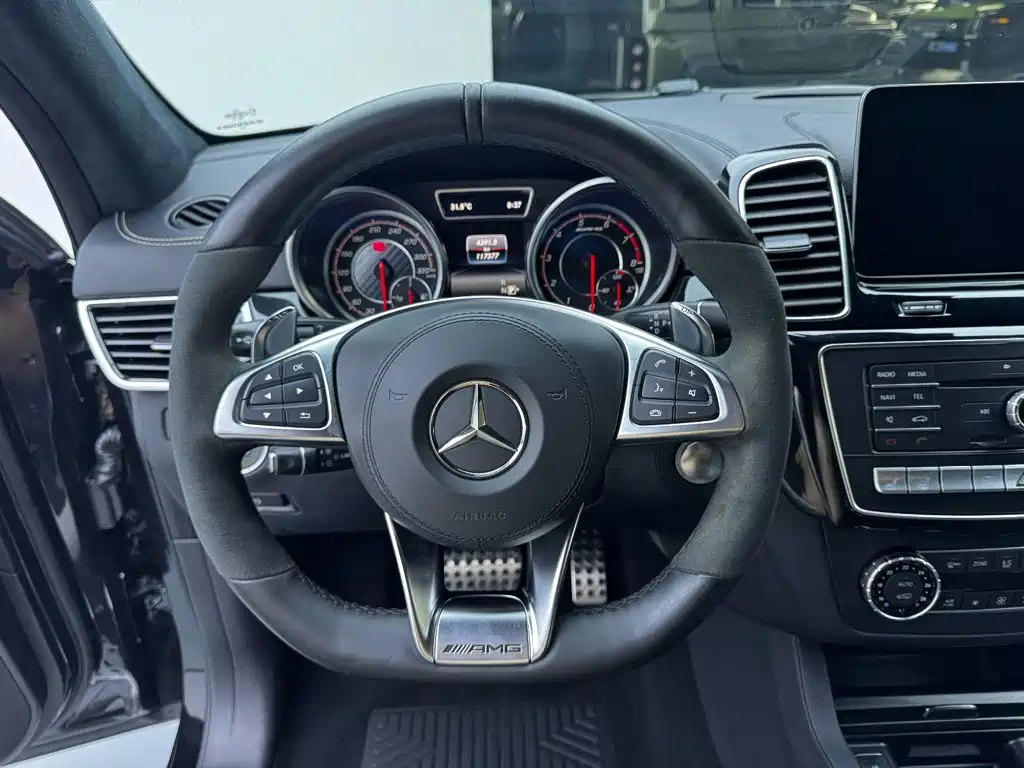 Mercedes-Benz GLS AMG — фото 13