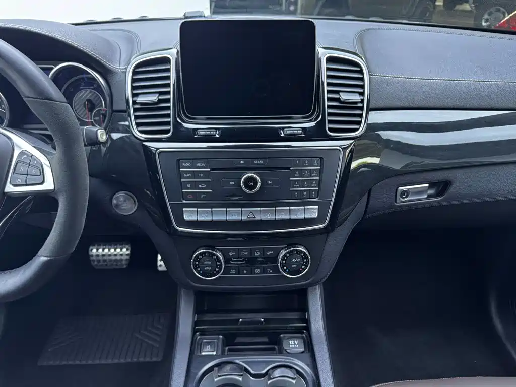 Mercedes-Benz GLS AMG — фото 14