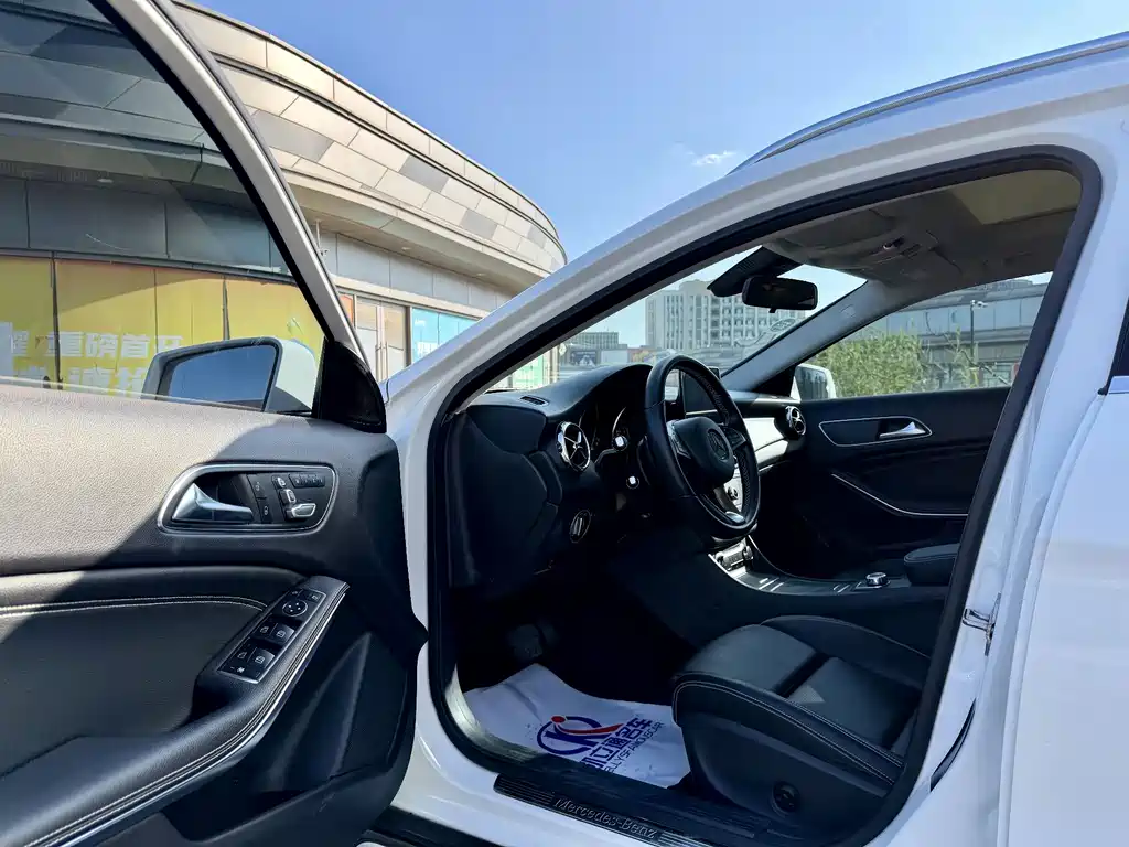 Mercedes-Benz GLA — фото 6