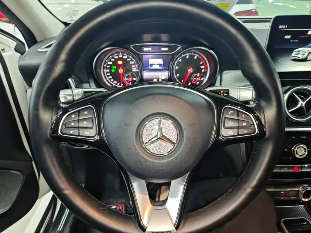 Mercedes-Benz GLA — фото 11