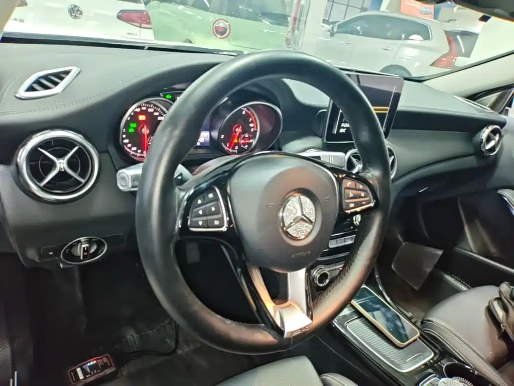 Mercedes-Benz GLA — фото 10
