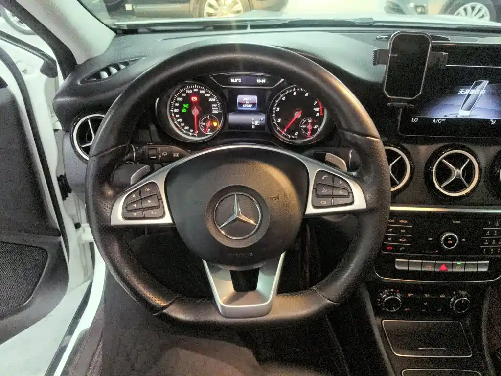 Mercedes-Benz GLA — фото 7