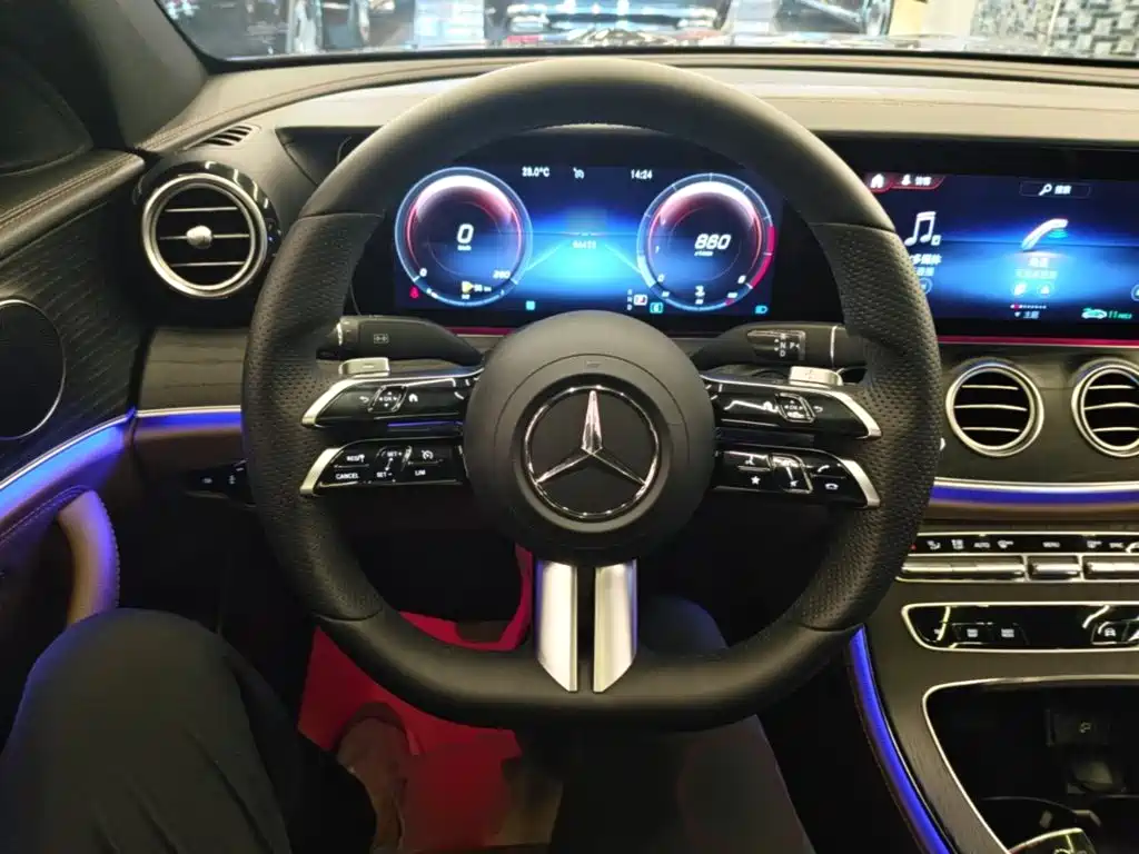 Mercedes-Benz E-Class — фото 11