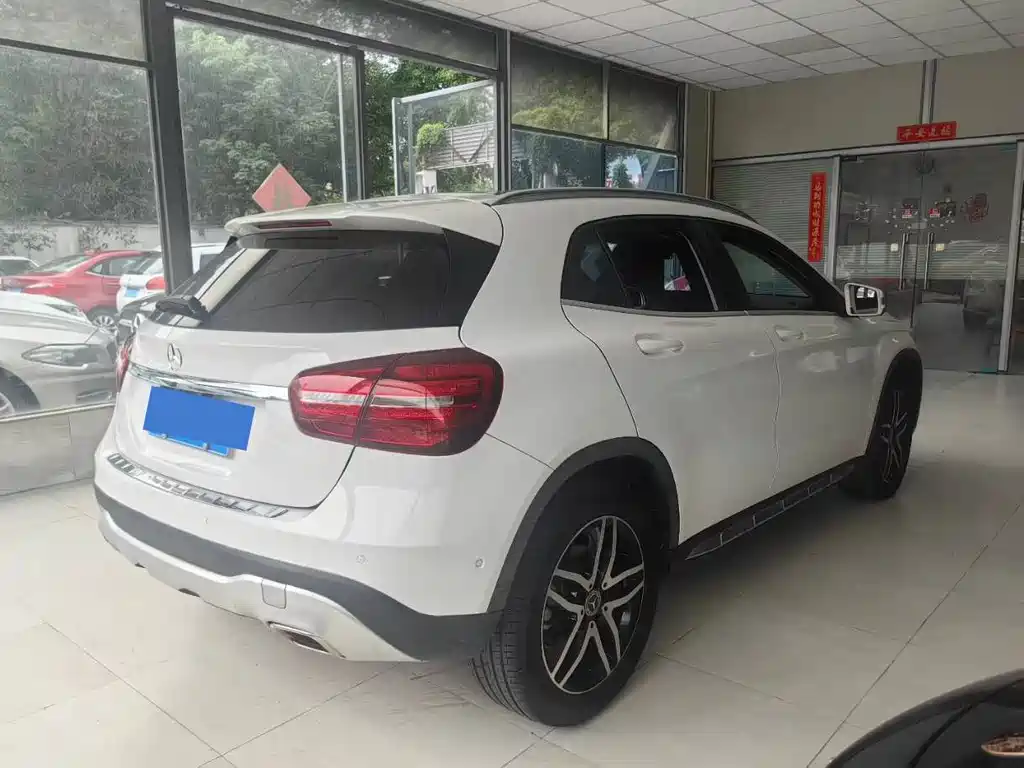 Mercedes-Benz GLA — фото 6