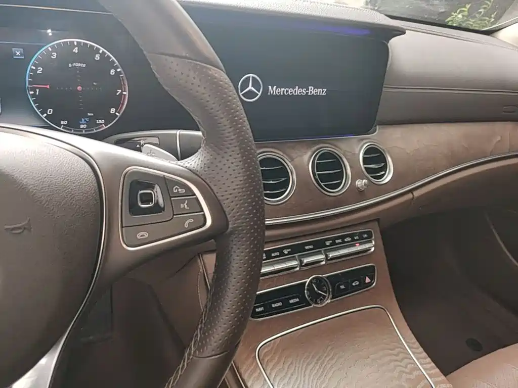 Mercedes-Benz E-Class — фото 10