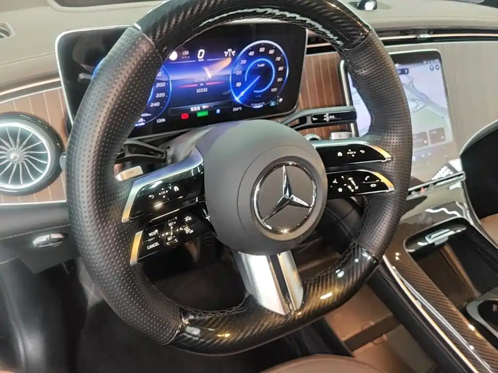 Mercedes-Benz EQE SUV — фото 11