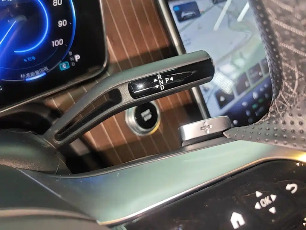 Mercedes-Benz EQE SUV — фото 14