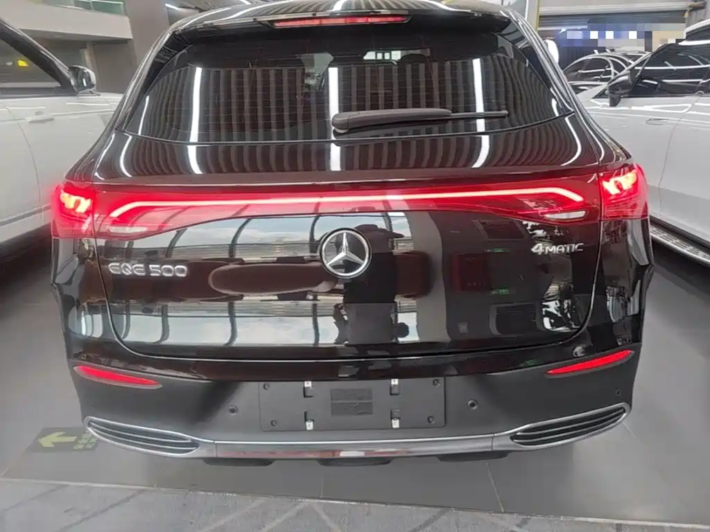 Mercedes-Benz EQE SUV — фото 6