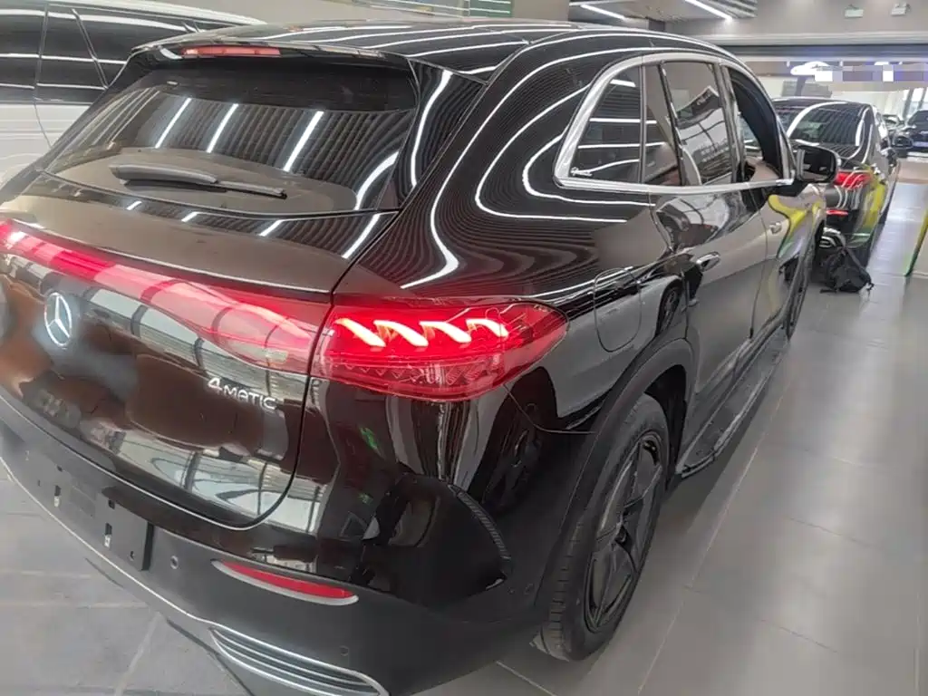 Mercedes-Benz EQE SUV — фото 7
