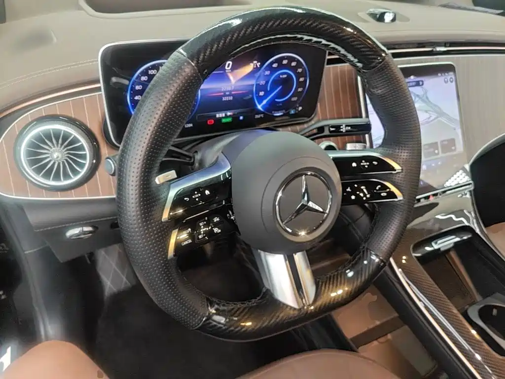 Mercedes-Benz EQE SUV — фото 10