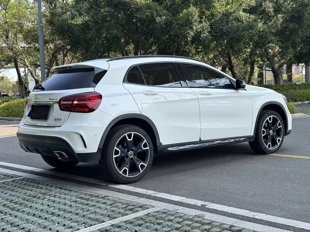 Mercedes-Benz GLA — фото 7