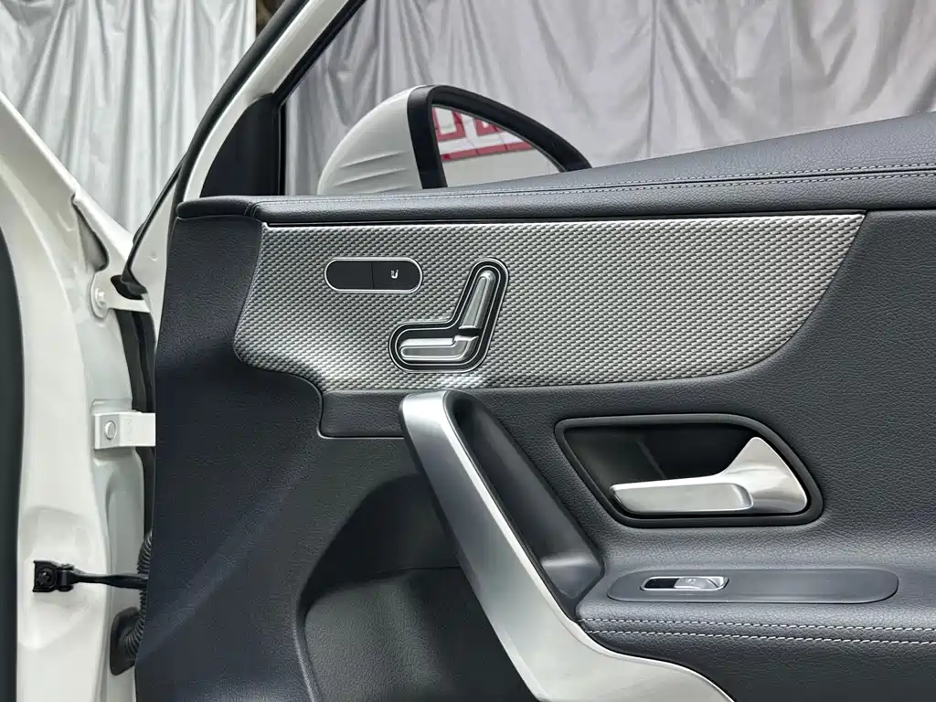 Mercedes-Benz A-Class — фото 11