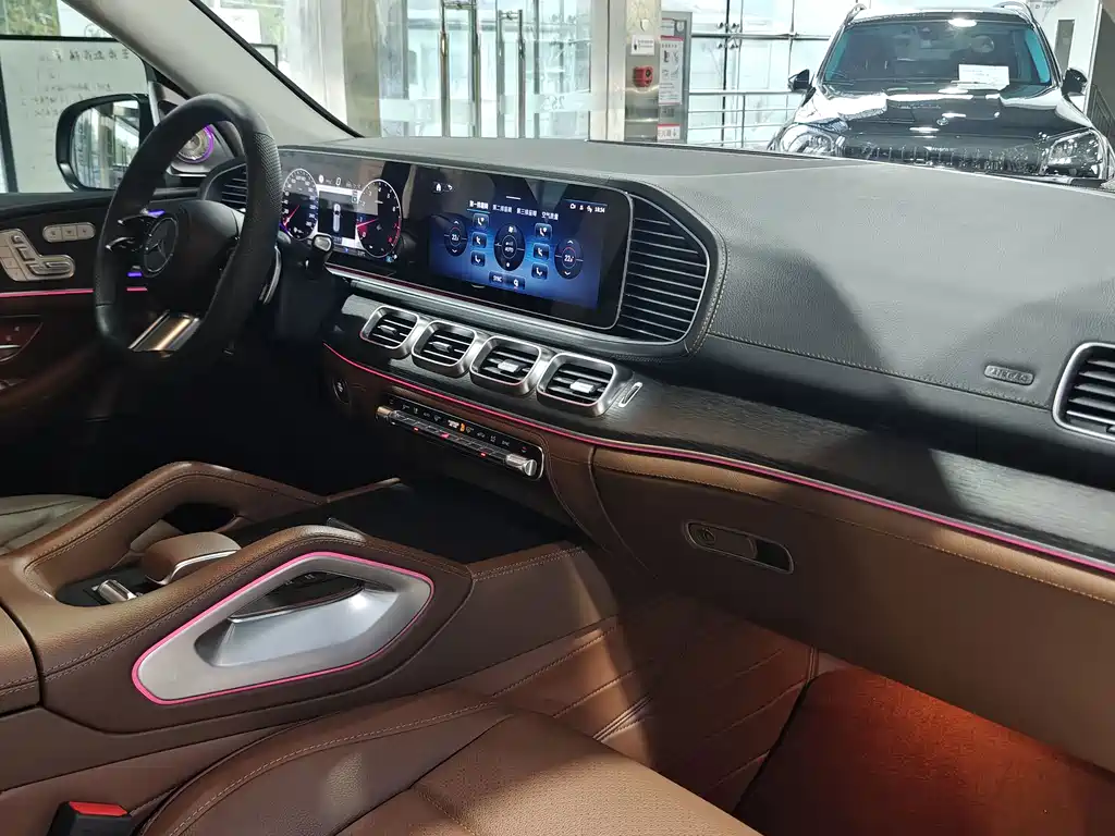 Mercedes-Benz GLS — фото 11