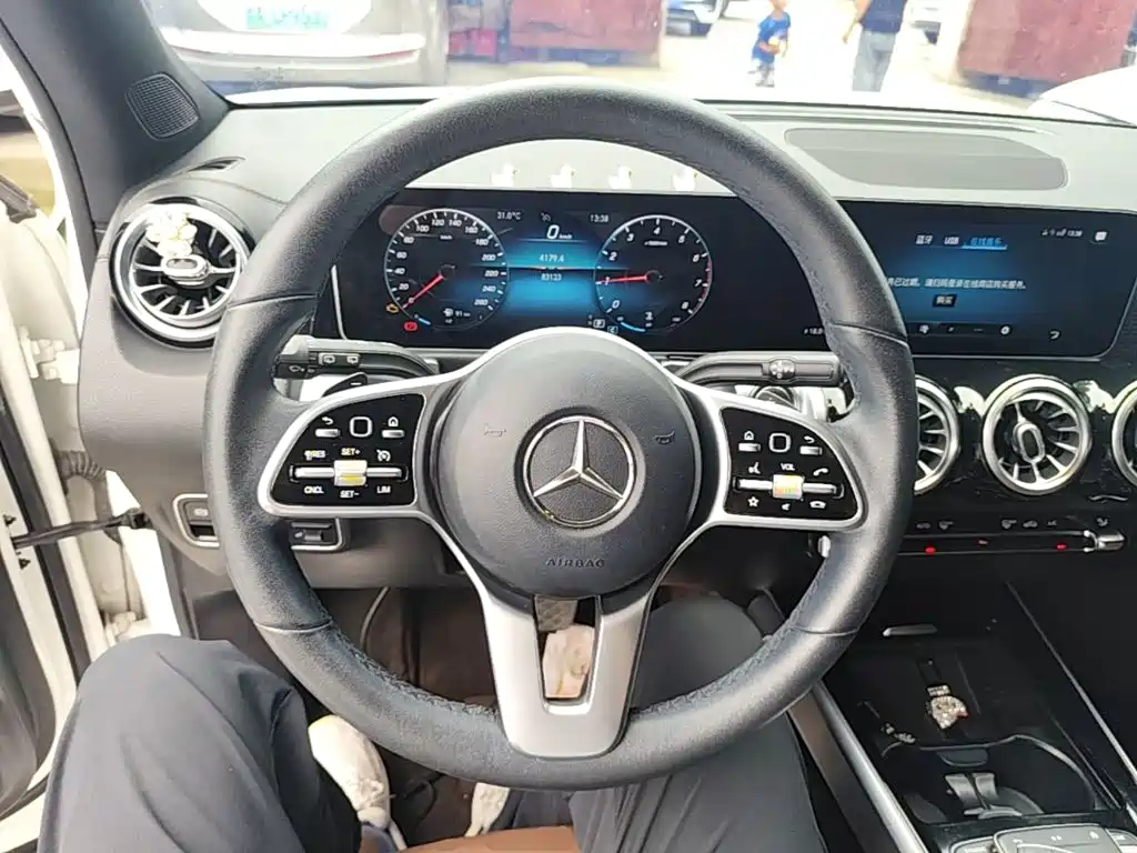 Mercedes-Benz GLB — фото 11