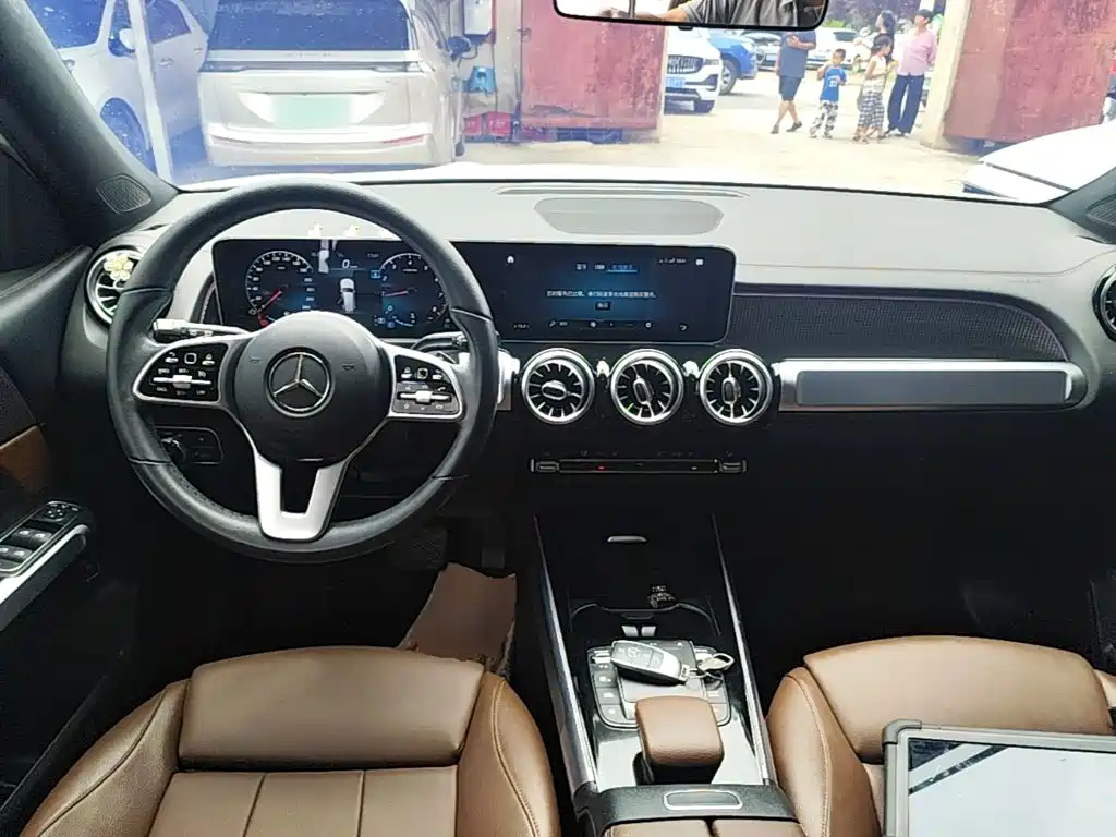 Mercedes-Benz GLB — фото 10