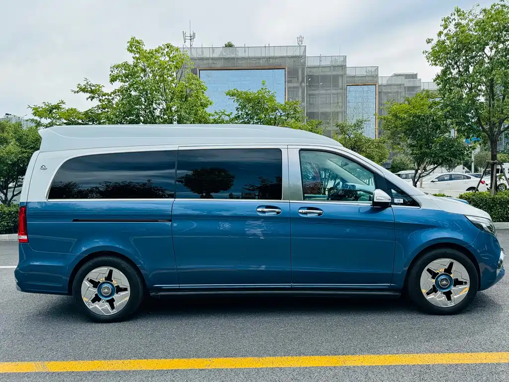 Mercedes-Benz V-Class — фото 13