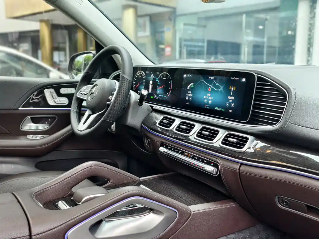 Mercedes-Benz GLS — фото 7