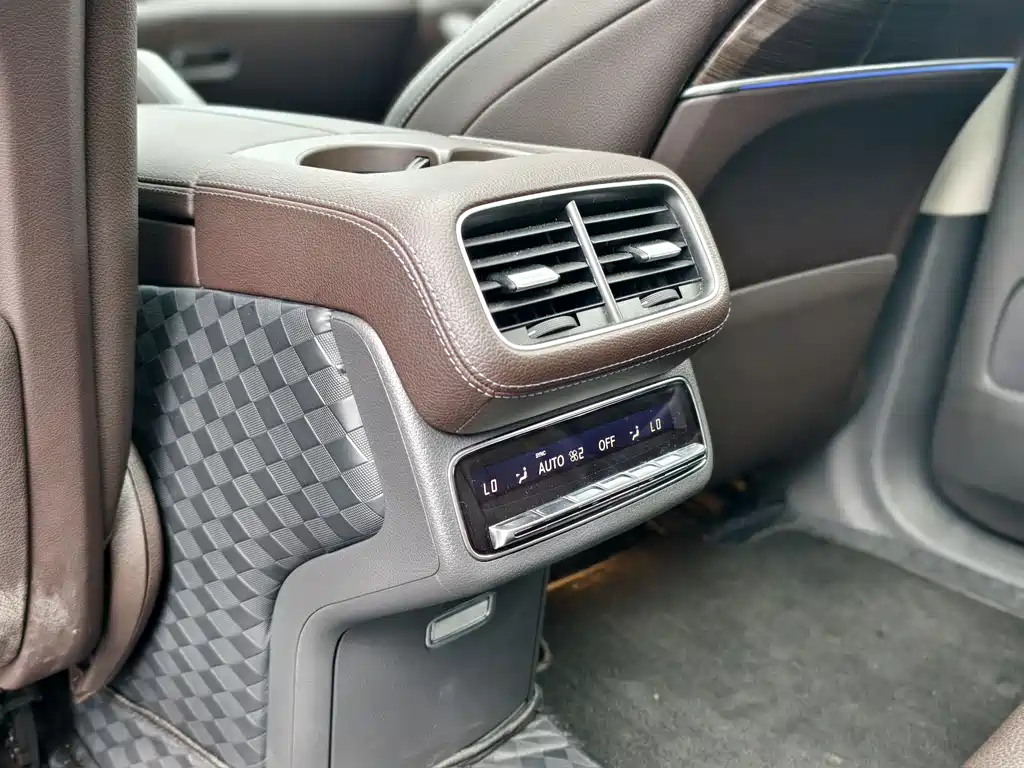 Mercedes-Benz GLS — фото 9