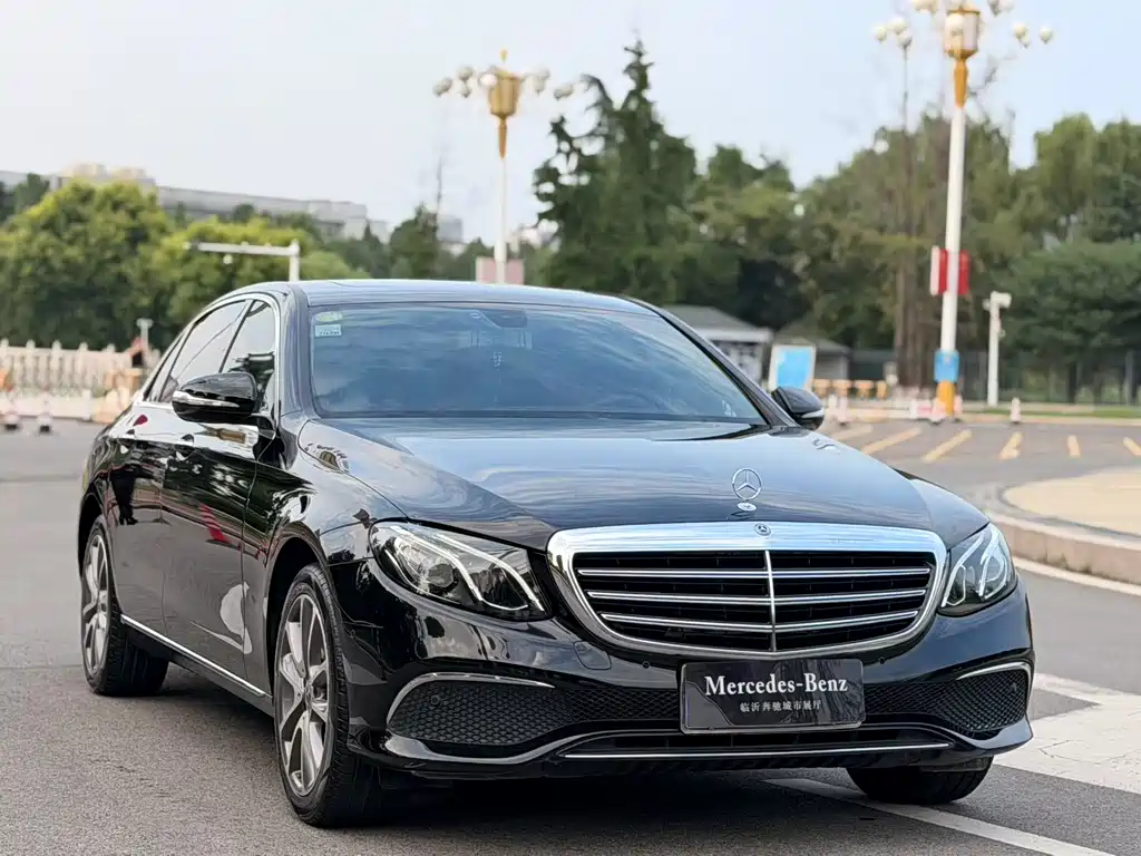 Mercedes-Benz E-Class — фото 3