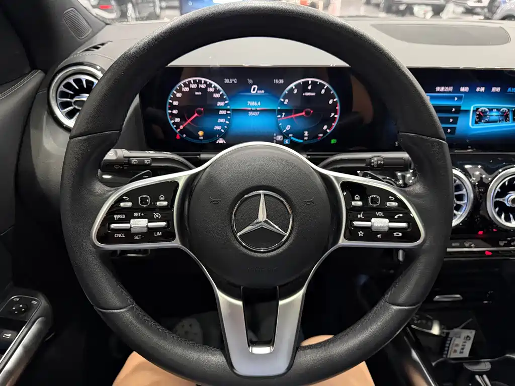 Mercedes-Benz GLA — фото 13